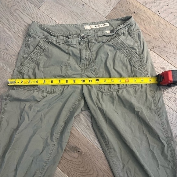 Dkny Jeans Army Green Ankle Length Cargo Style Pants, rolled at bottom, Size 6 - Picture 5 of 5